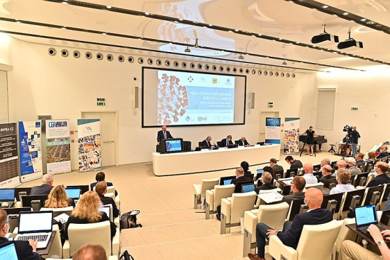 Scientific and governmental stakeholders on the role of research infrastructures in addressing the coronavirus pandemic